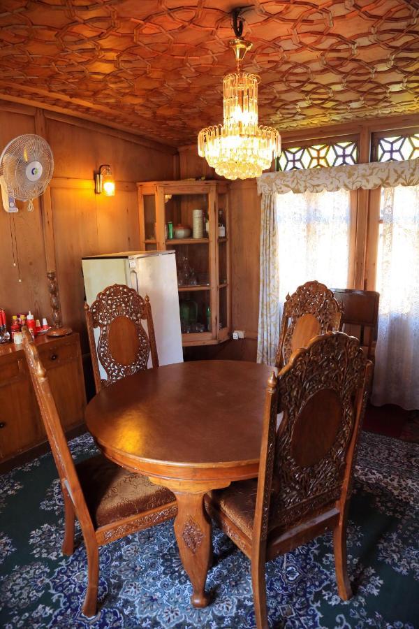 Houseboat Zaindari Palace Srīnagar Exteriör bild