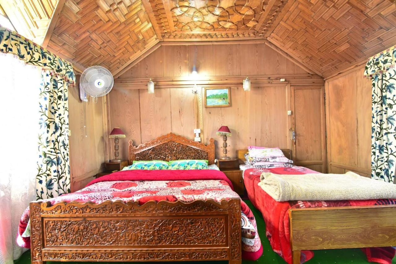 Houseboat Zaindari Palace Srīnagar Exteriör bild